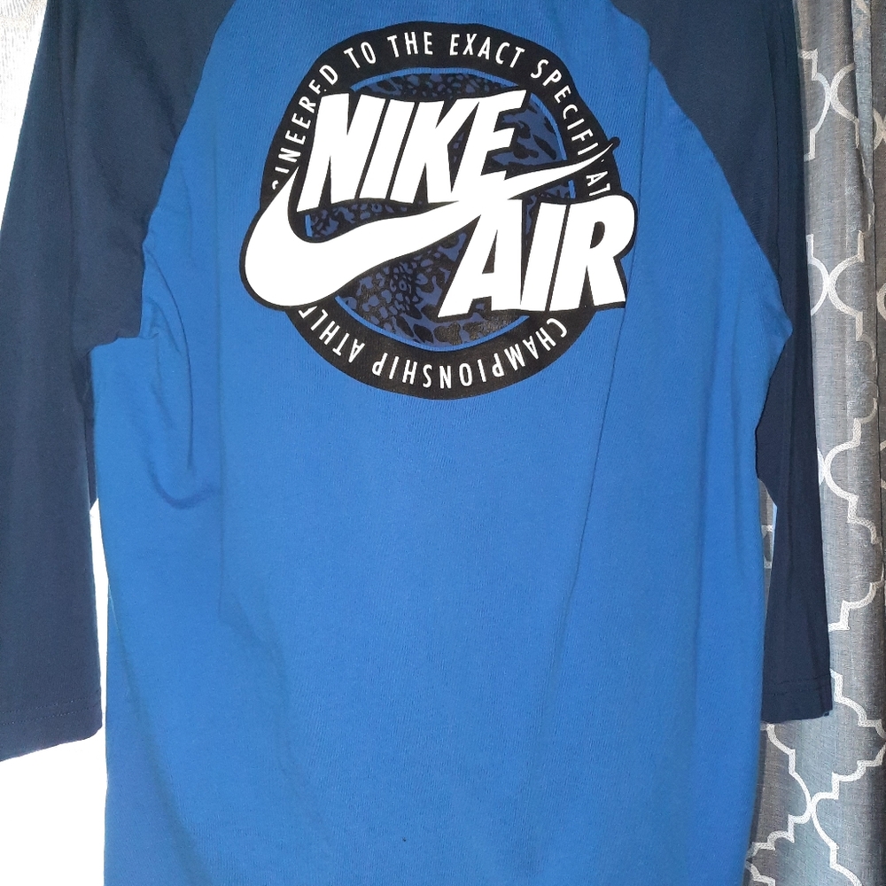 Nike air swoosh 3/4 sleeve shirt